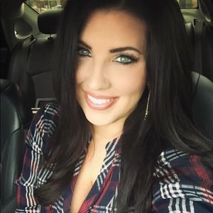 Meet your Posher, Dee